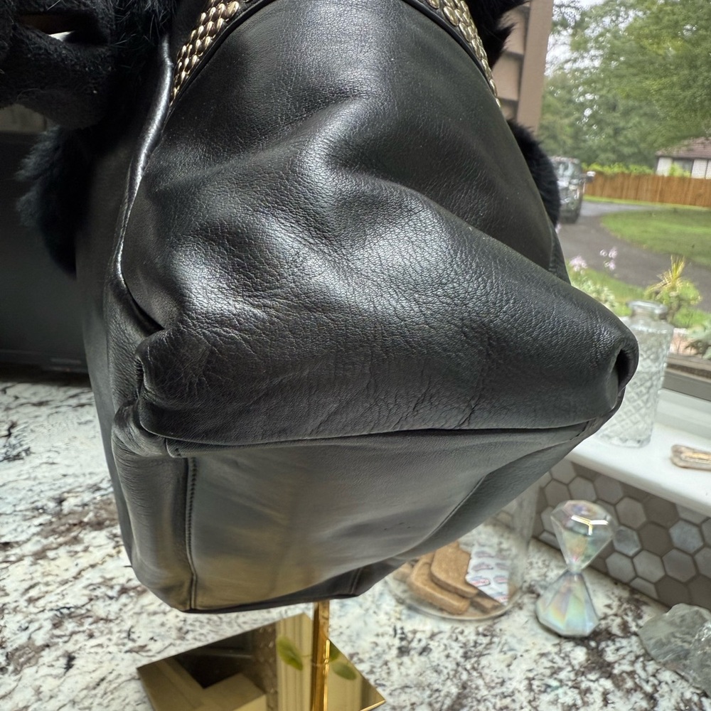 Luxurious Black Fur-Accent Shoulder Bag - Picture 7 of 10